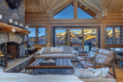Alpine glow with dramatic San Sophia mountains and huge glass doors that open up to the outside!