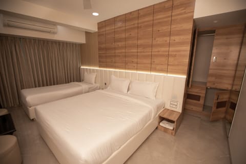 Executive Triple Room | Premium bedding, memory foam beds, minibar, in-room safe