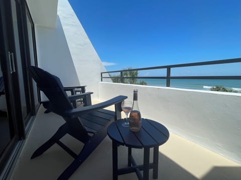 Relax from two seaside balconies