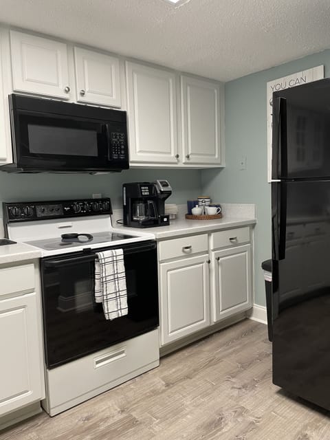 Updated fully stocked kitchen with cookware and combo Keurig/drip coffee maker