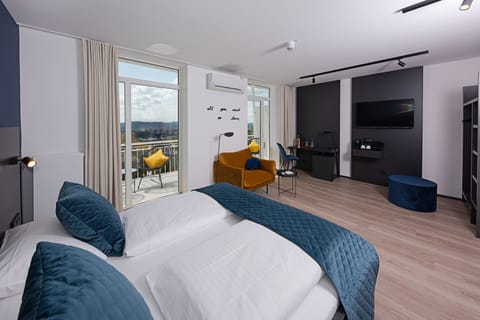 Panoramic Double Room | Hypo-allergenic bedding, in-room safe, desk, laptop workspace