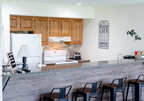 seating for 4 at the bar