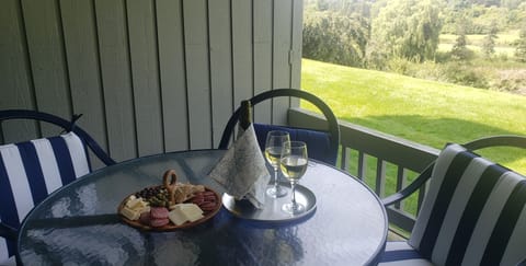 Deck space, perfect for morning coffee and sunrises !