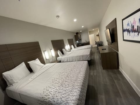 Family Room | Desk, blackout drapes, iron/ironing board, free WiFi