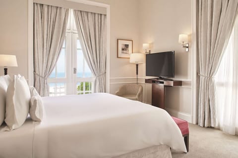 Suite, 1 Bedroom, Ocean View | Premium bedding, minibar, in-room safe, desk