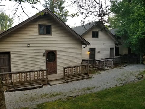 Level entry from the parking area makes easy unloading of luggage & essentials