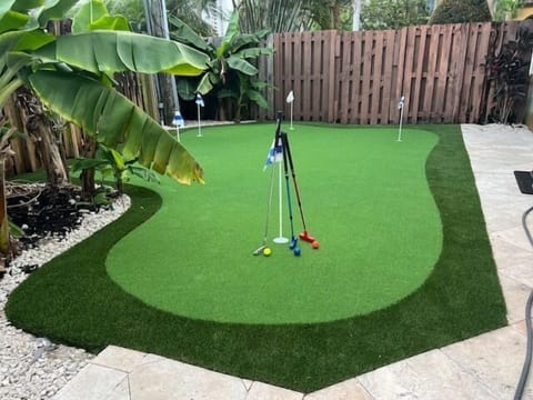Challenge yourself on the 5 hole putting green with different elevations at each hole. Regular and adjustable kids putters make it fun for the entire family!
