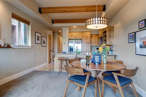 Dining Area with seating for four
