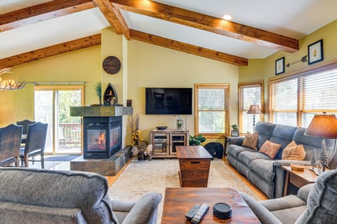 Grand Lake Vacation Rental | 3BR | 2.5BA | 2,000 Sq Ft | Stairs Required