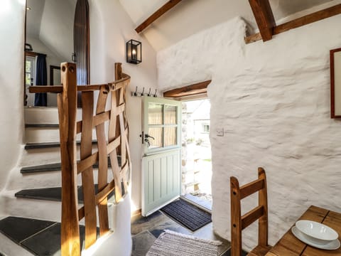 Cottage | 2 bedrooms, individually decorated, individually furnished, free WiFi