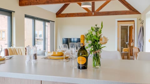 Breakfast Bar, Swifts Retreat, Bolthole Retreats