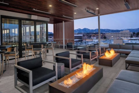 2 bars/lounges, tapas bar