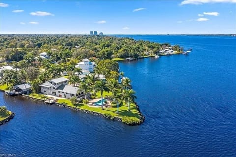 Beautiful Peninsula property on the Caloosahatchee River. 