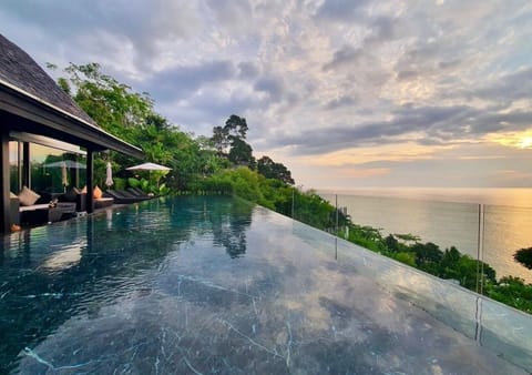Family-size infinity pool with shallow section for kids.