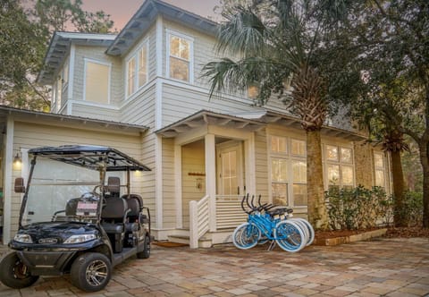 6-Seater Golf Cart and 4 Bikes come FREE with your stay!
