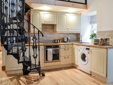 Kitchen | Cullew Bothy, Kirriemuir