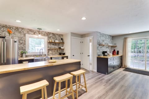 Counter seating for that quick snack