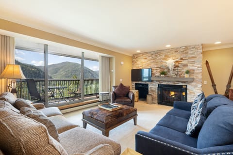 Condo, 2 Bedrooms | Living area