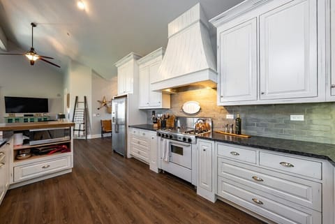 All the amenities of a modern home, but in the mountains!