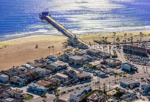 You`ll be perfectly positioned to enjoy everything Newport Beach has to offer, from morning coffee by the waves to evening walks on the pier.