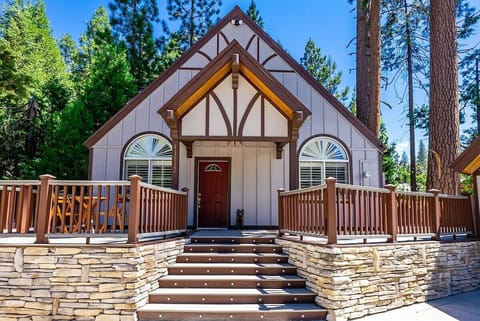 Welcome to The Knotty Sparrow! We believe in unbeatable service, communication, and amenities! Stay with us! 