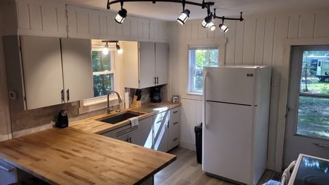 Kitchen with dishwasher