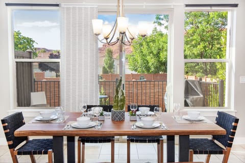 624 Eight (8) seating dining area with a view