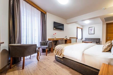 Family Room | Egyptian cotton sheets, premium bedding, free minibar items