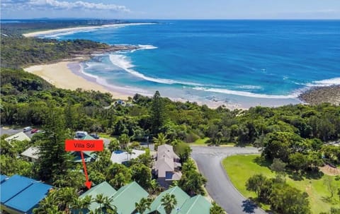 The perfect location! Steps from Spooky's beach, The blue pools and Angourie's restaurants. The Point and Back beach are about a 7 minute walk or less. We are also directly opposite a children's park so there is lots of space for kids to explore.