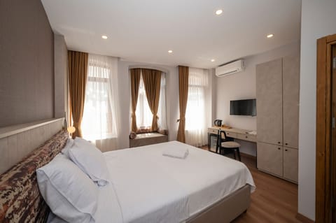 Premium bedding, minibar, in-room safe, laptop workspace