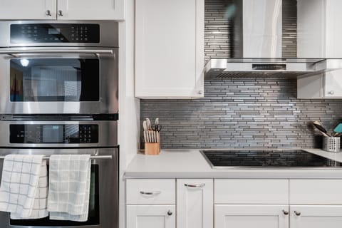 Kitchen oven/micro combo and cooktop