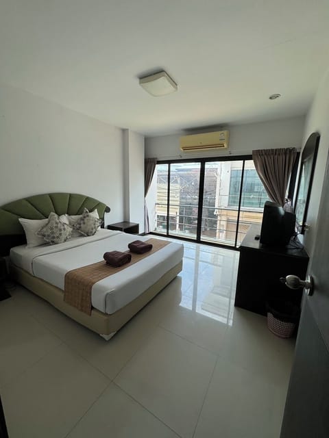 Superior Double Room | Desk, blackout drapes, WiFi (free), bed sheets