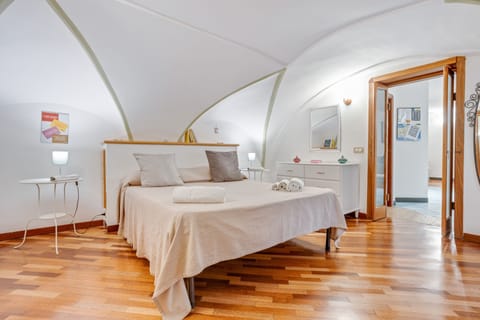 Condo | 2 bedrooms, soundproofing, iron/ironing board, free WiFi