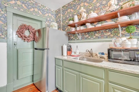 Partial view of the kitchen!