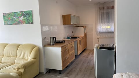 Double Room, Private Bathroom, Courtyard View | Private kitchen