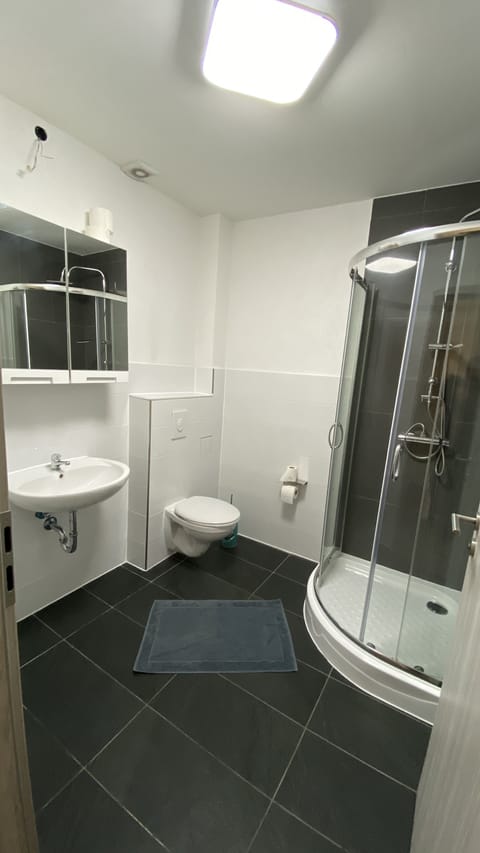 Double Room, Private Bathroom, Courtyard View | Bathroom | Towels