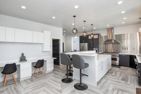 Fully Stocked Gourmet Kitchen