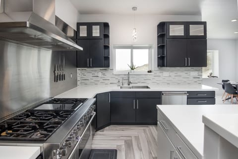 Viking 6 Burner Stove with Double Oven and Stainless Steel Appliances