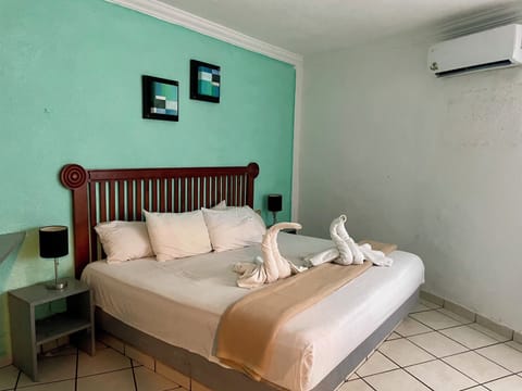 Deluxe Studio Suite, 1 King Bed | Individually decorated, individually furnished, free WiFi, bed sheets