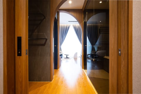 Suite Twin Room | In-room safe, individually decorated, individually furnished, bed sheets