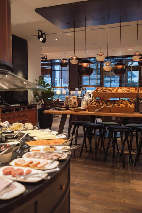 Daily buffet breakfast for a fee