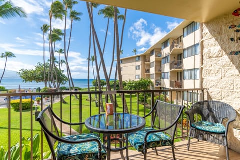 Dine al fresco under the swaying palm trees on your private lanai