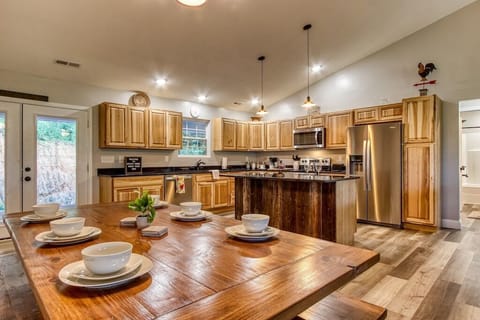 Sticks Creek's kitchen and dining area