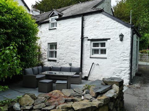 Cottage | Property grounds