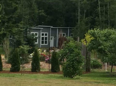 Canfield Orchard House Cherry suite