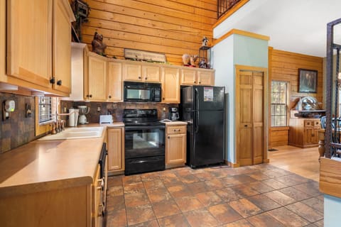 Cabinet and Counter Space