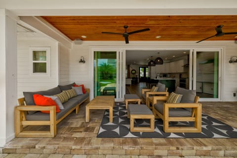Covered patio with plenty of seating