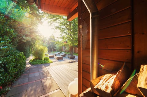 Couples treatment rooms, sauna, steam room, body treatments