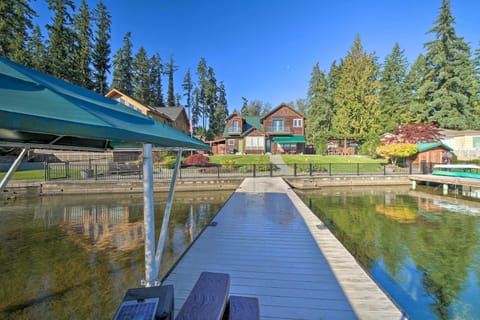 Eatonville Vacation Rental | 4BR | 3BA | 2 Stories | Stairs Required
