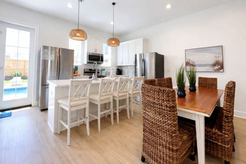 Kitchen & Dining Room